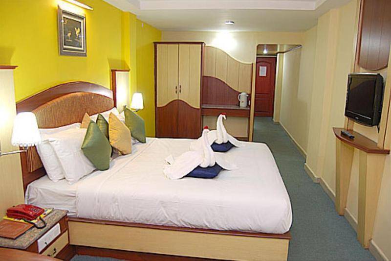 Ponmariresidency Hotel Ооти Екстериор снимка